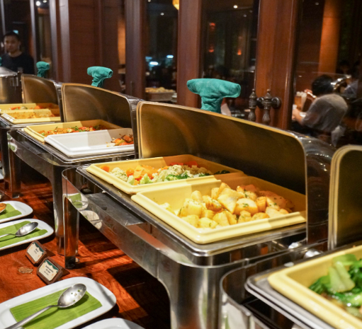 自助餐|为什么自助餐总是吃几口就饱了？服务员说漏嘴，食客：原来如此