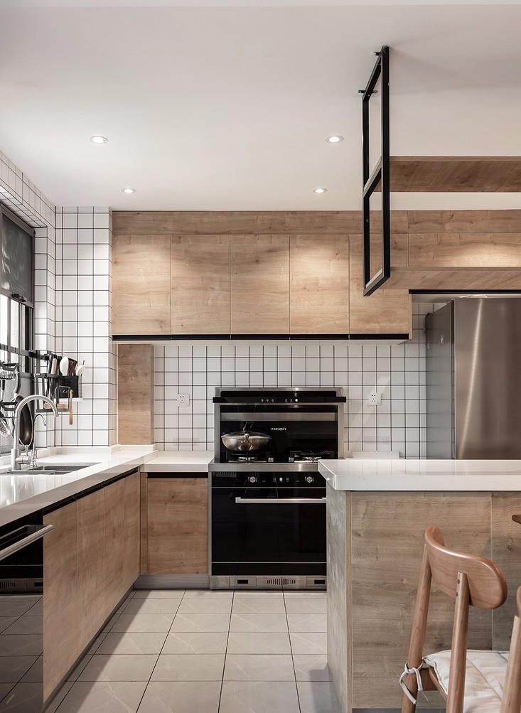 |越来越多人选择打通厨房，不做电视墙，学他家这么装，太有品味了