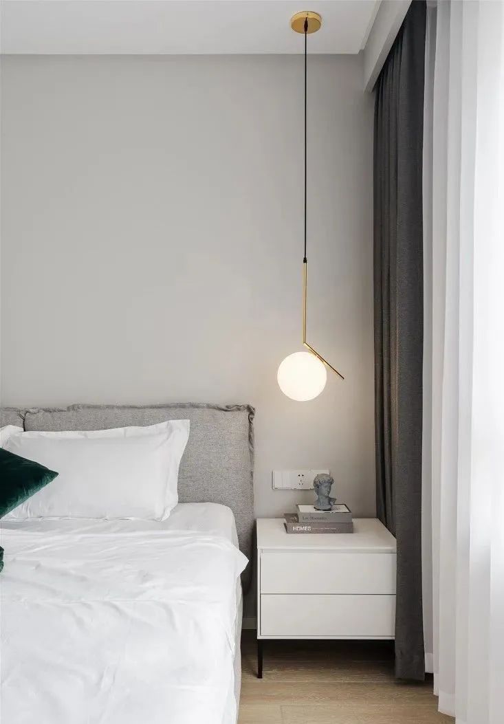 |105㎡现代简约三居室，全屋大白墙加定制收纳柜超级实用宽敞