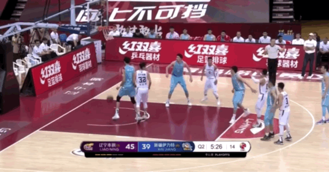 郭艾伦|球迷看台高喊“郭一分”,郭艾伦精准将球罚进,随后做出噤声手势