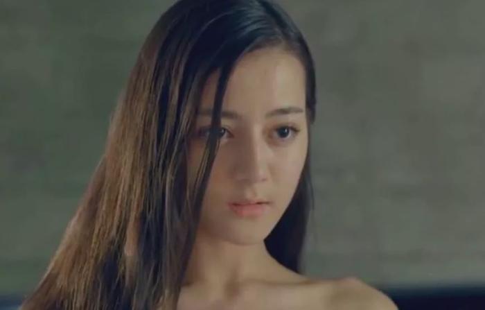 [童星]原来女星吻戏基本上都是假的，有个“隐形”的道具大家看不见！