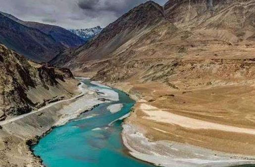 「印度」尼泊尔、不丹相继断水，印度失去水源之际，无奈向中方看齐