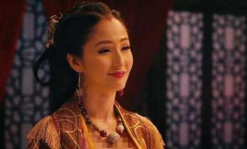 一眉先生|她被称为“3D女神”，主动拍摄风月片，为参演不惜带资进组！