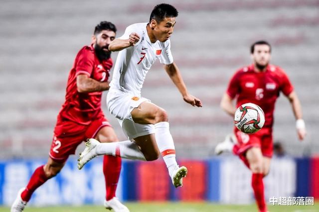 国足|国足重磅好消息!曝又有2名归化球员将入围,锋线秒变亚洲一流