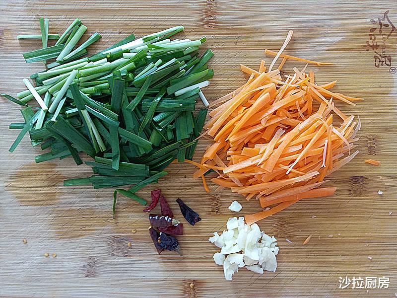 金针菇▲它才是真正“清肠高手”，每天炒一盘，润肠通便解肝毒，无肚腩