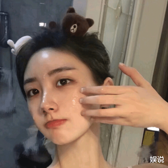 『发型』小仙女注意：这3种发型一旦留久了，发际线会悄悄上移，早知早该