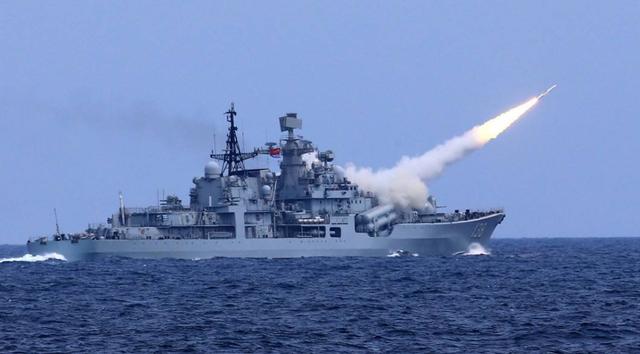 里根号|中国三大战区出击，里根号航母“狼狈撤回”关岛，短期内不会回来