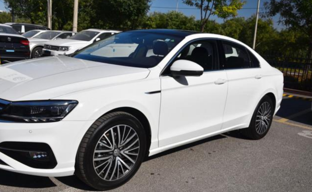 [大众汽车]大众“小CC”都10万多了，还不香？曾14.2万起，现顶配才16万