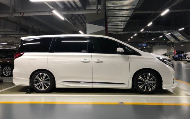 「头等舱」换个车标能卖爆，双电侧门+老板座舱，比埃尔法还舒适，被低估了