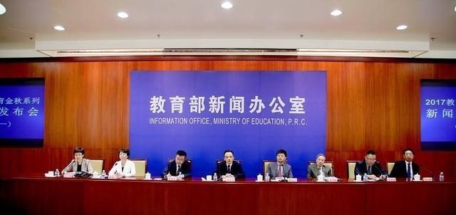 『教育部』教育部对小学英语“出手”，禁止低年级写英语，网友：为何不取消？