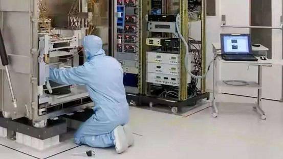 芯片|荷兰：美对中芯片市场大肆打压，却不知光刻机离不开中国三项技术