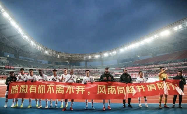 【广州恒大】晚上8点，2大国脚左闸加盟深足获确认！手握370亿现金，或成下个恒大