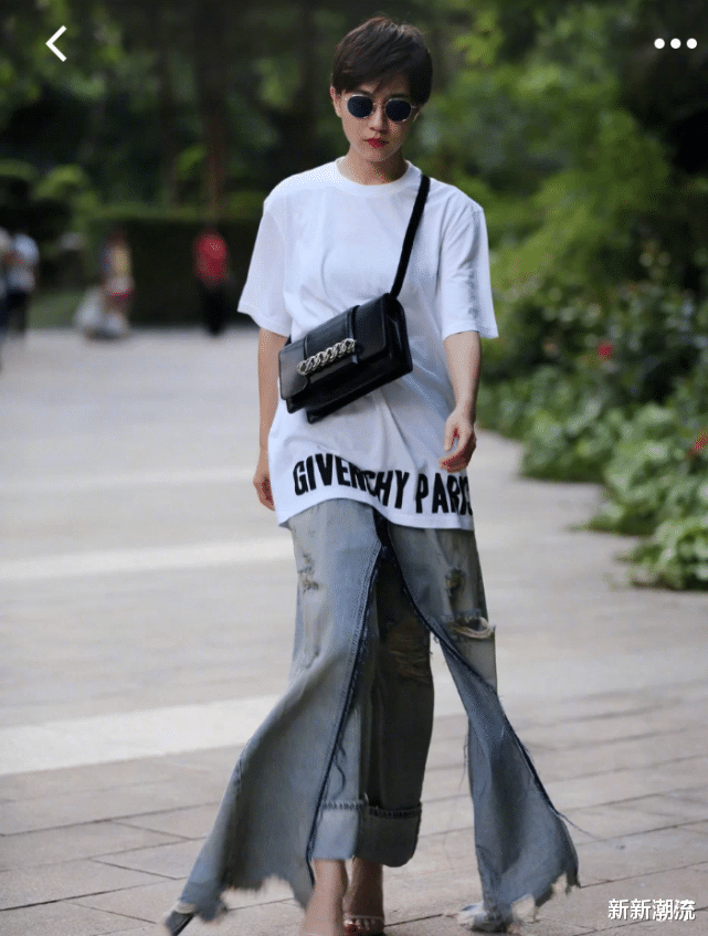 「短发」本以为焦俊艳只适合短发,看到长发的她,怕是男粉都忍不住心动