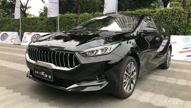 起亚K3：全新起亚K3，标配无级变速，售价仅10万起，性价比很高！