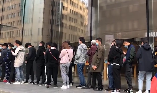 iphone12|实拍：iPhone12今日开售，上海直营店人满为患