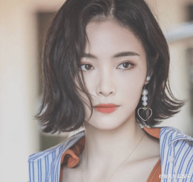 ▲许佳琪双马尾造型被疯传,看到她用什么东西绑头发后,佩服佩服!