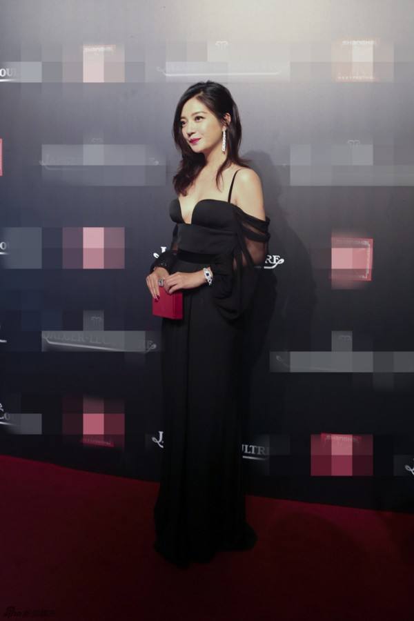赵薇|赵薇的“女儿”长大了!全网都禁止她整容,如今13岁美到认不出来