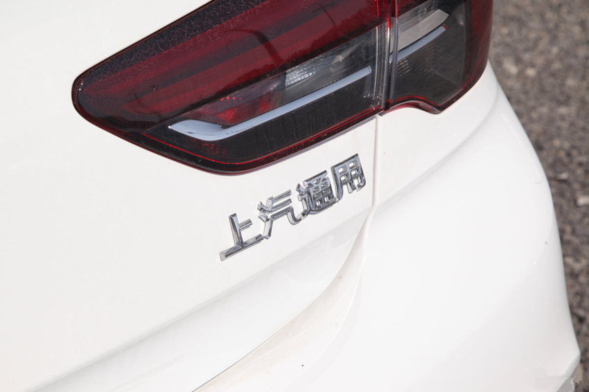 「丰田凯美瑞」不给凯美瑞活路！这才是合资“价格屠夫”，长4米9油耗7，才13.7万起