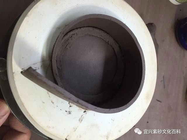 翡翠：全手工紫砂壶盖与半手工紫砂壶盖有何区别