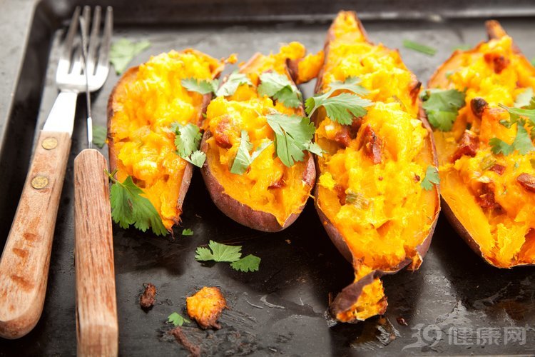 [肝脏]经常放屁对身体好不好？出现这2个症状时需警惕