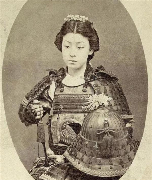 日本|百年前日本武士旧照：平均身高仅1米6，面露凶光，女武士确实漂亮