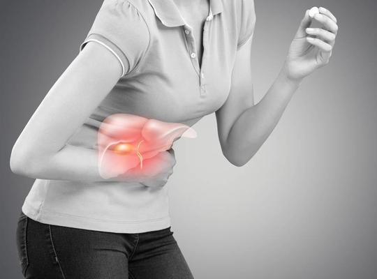 肝脏@28岁小伙，频繁腹痛，查出肝癌，平时不喝酒，却常吃2种食物