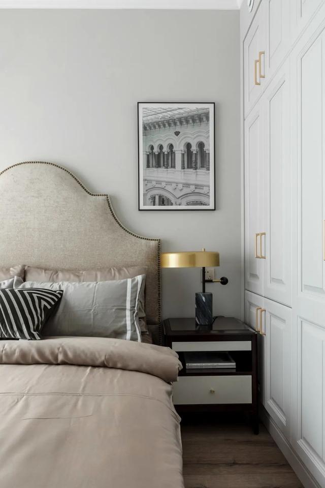 「」131㎡现代轻奢，横厅格局，过道做电视墙，隐形门的设计真漂亮