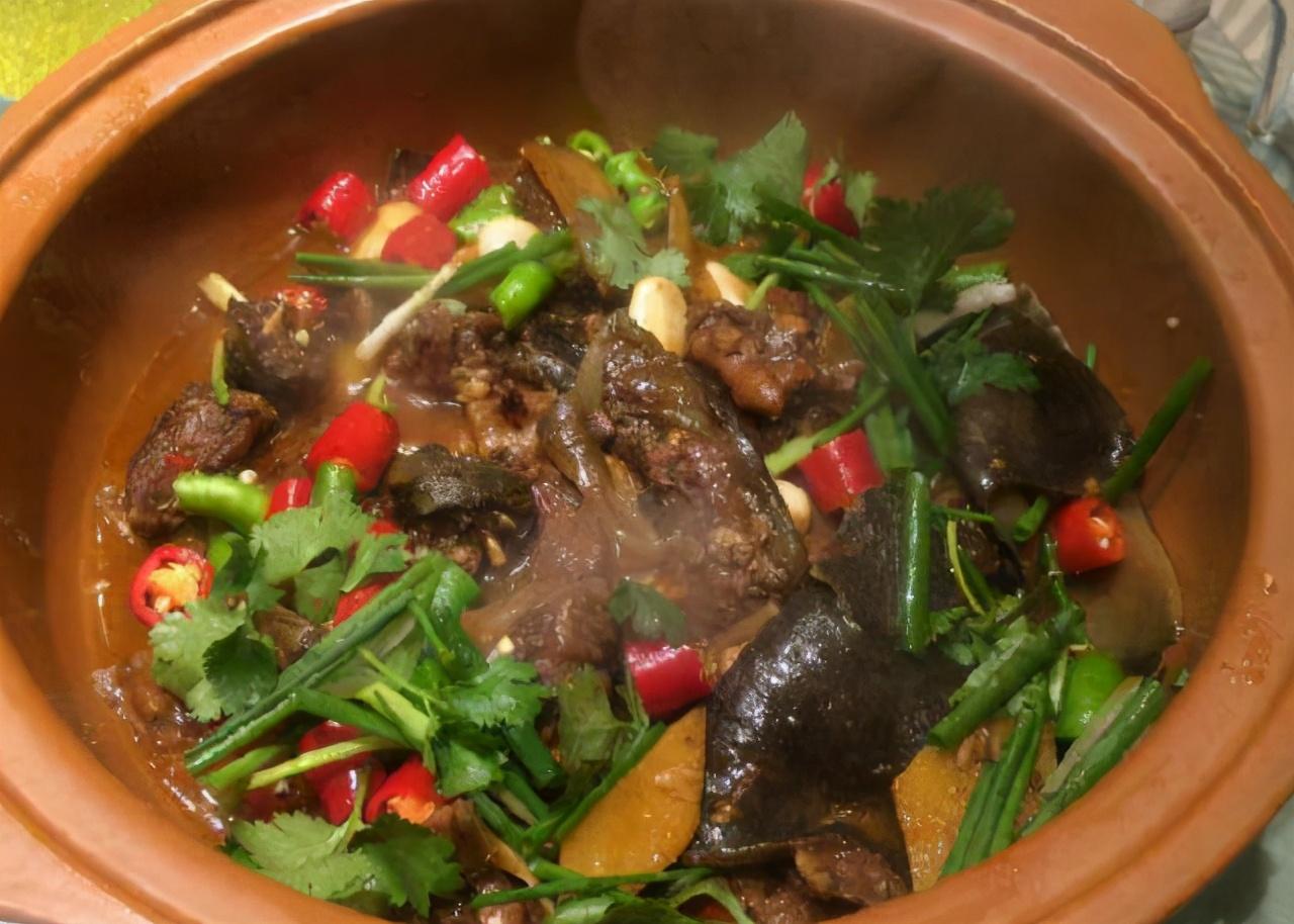 湖南|六十岁大妈开餐馆，翻来覆去就3个菜，每天生意爆满，全是回头客