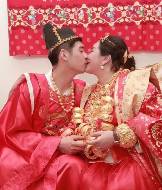 发型|何超盈减肥成功，瘦了半个自己！但生娃前不输奚梦瑶，对比太强烈