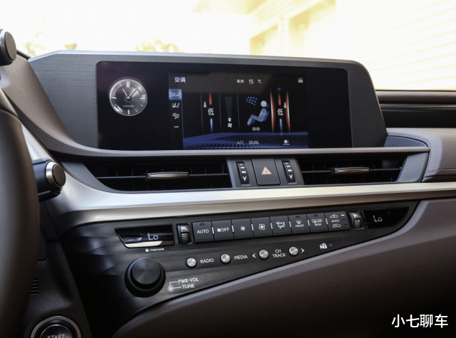 [雷克萨斯es200]雷克萨斯ES2020款，比宝马5系更帅气，车长近5米，百公里油耗4.2L