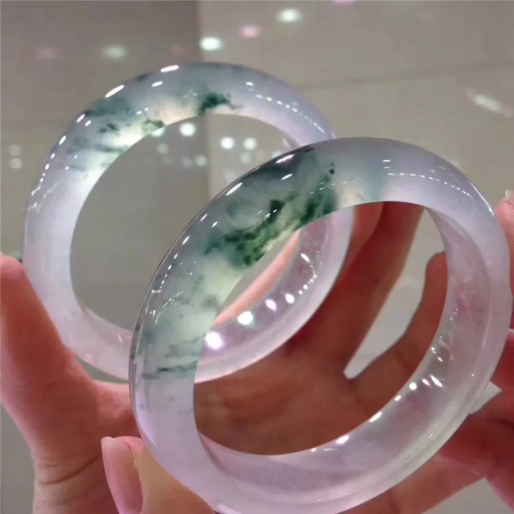 「翡翠」价值千万的翡翠赌料，切开裂的一塌糊涂，经大师之手竟起死回生！