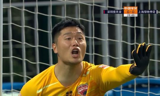 上海申花|争议一幕：申花点球疑被抹杀！多人围堵裁判，明显禁区线犯规