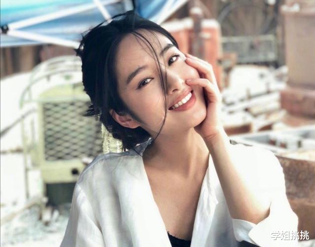 『面膜』比涂面膜更重要的补水方法，做好2步，皮肤光滑又细腻