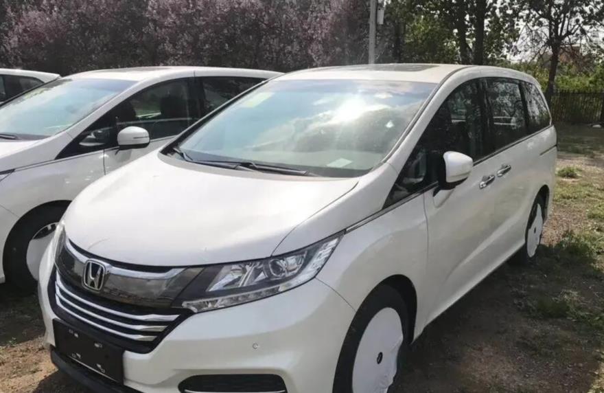 [本田奥德赛]最新款本田奥德赛到店！混动油耗与思域看齐，配天籁同款沙发座椅