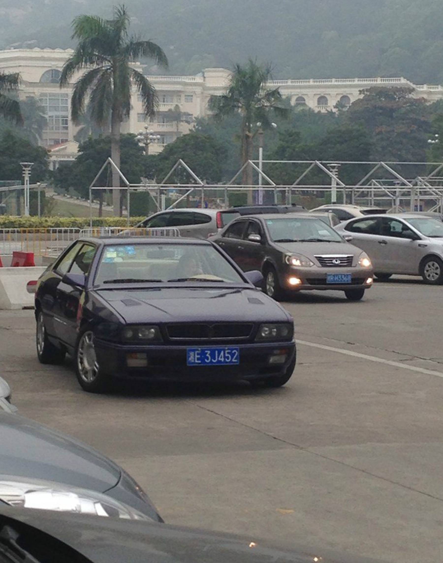 桑塔纳|湖南街头现200万“桑塔纳”,车主:天天被交警拦,非说改车标