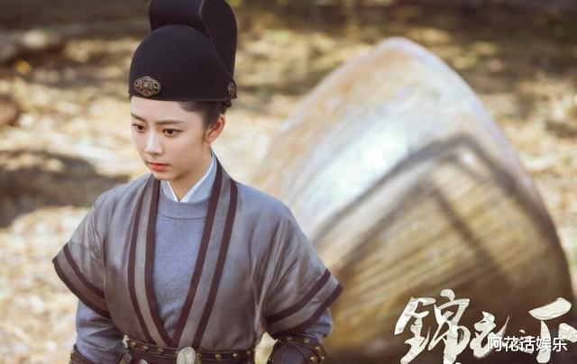 「谭松韵」《锦衣之下》售后来了，荣获十大优秀剧集，任嘉伦谭松韵荣誉加身