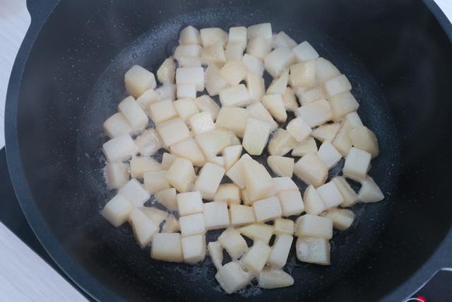 土豆|吃1个它，相当于吃10个苹果，13个梨，一元一斤，每家吃得起