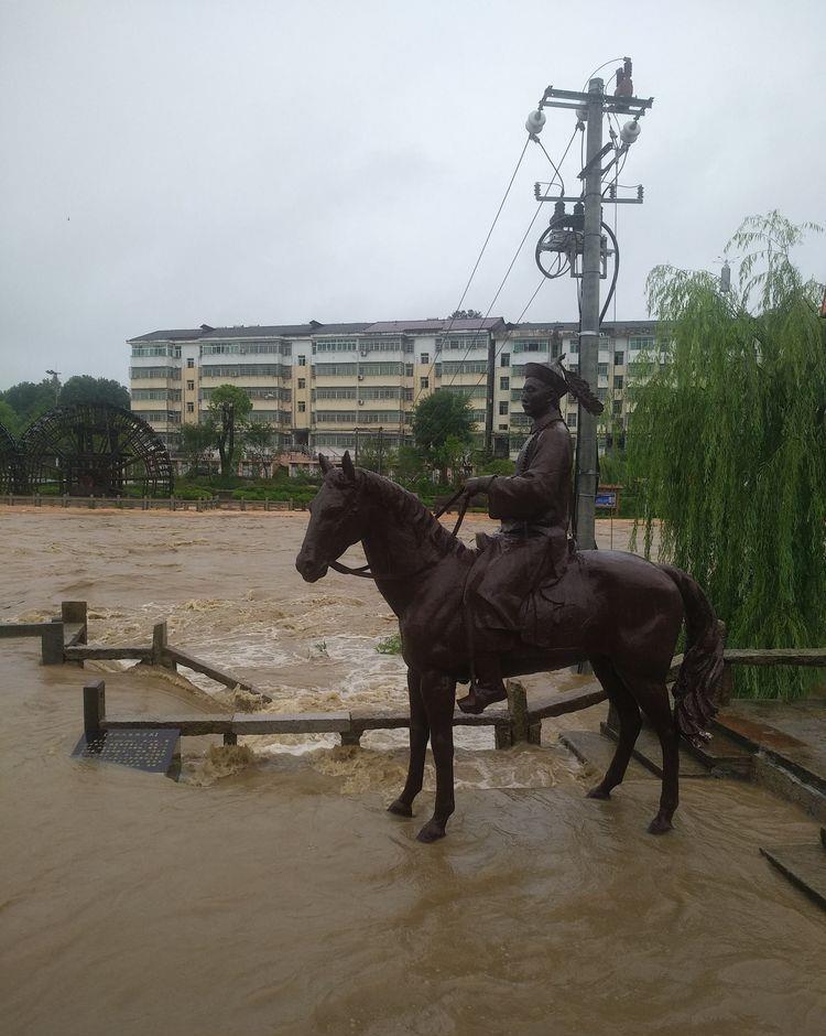 曾国藩|他镇压太平天国有功却发配边疆被杀，曾国藩说，江西不出大官怪他