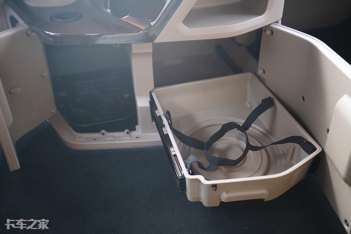 日产轩逸|吃喝拉撒车上搞定，跑车不用住旅馆，实拍解放JH6+生活舱重卡