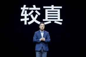 科技美学上热搜 小米10黑稿无数 动了谁的奶酪？卢伟冰：嗡嗡嗡