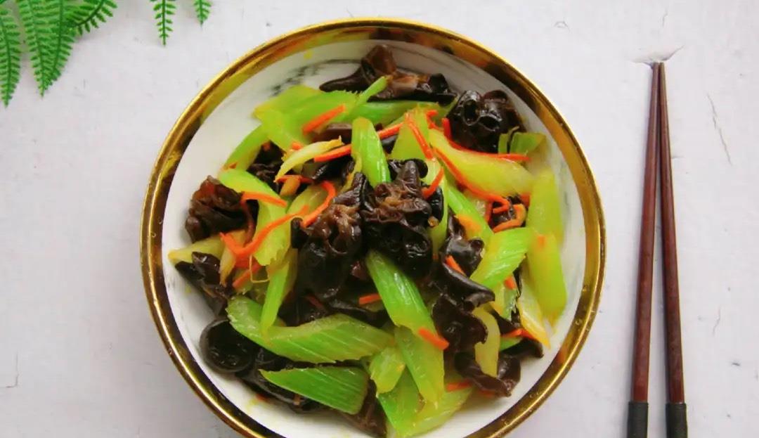 洋葱|脂肪最怕此菜，铁是菠菜的20倍，每天吃点，排空宿便，肚腩平坦了