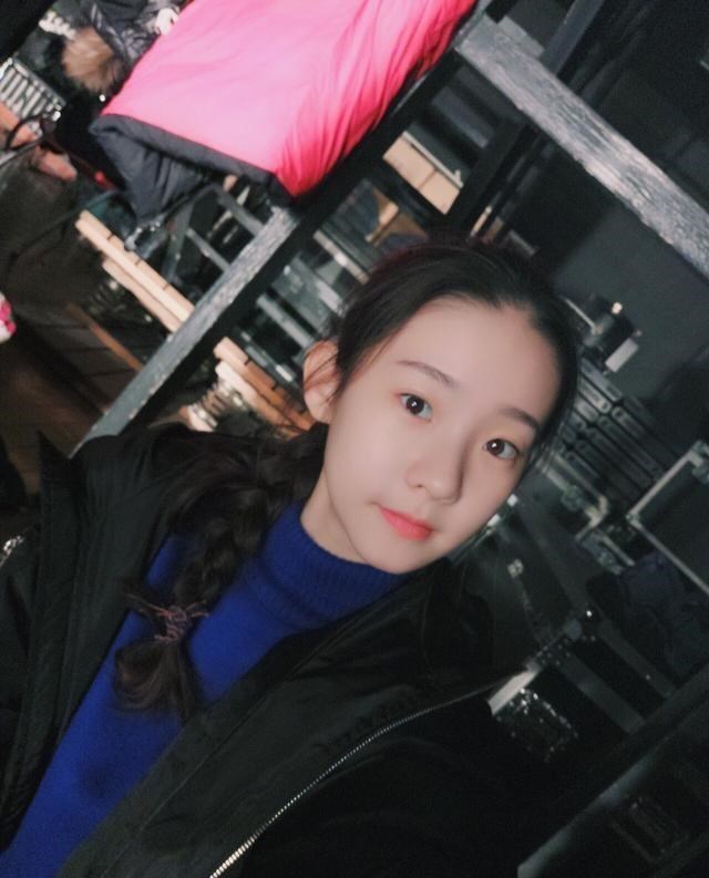 张艺凡@张艺凡的两天五热搜，成就《创造营2020》，毁了自己