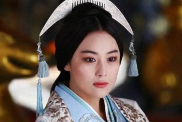 #张檬#当年这部剧真是大制作，认出了关晓彤，认出了张檬，却没认出热巴