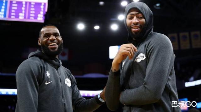 「勒布朗·詹姆斯」超越乔丹！詹姆斯身价21亿美金，年仅35岁就能买下一支NBA球队