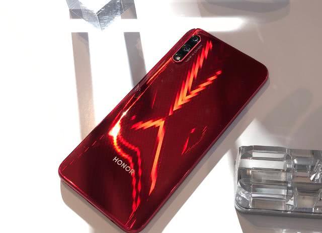 【华为荣耀】华为冲刺销量，价格跳水600元，128GB+升降镜头+侧面指纹