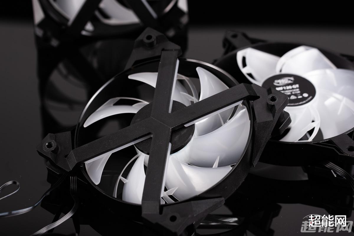 |九州风神MF120 GT风扇套装图赏：独特X型支架带来绚丽灯效