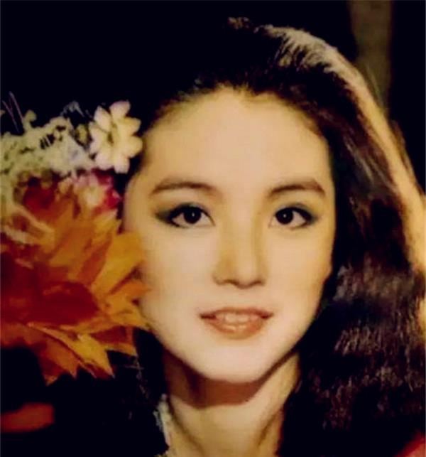 【林青霞】关之琳：这是我年轻时，林青霞：这是我年轻时，陈法蓉：麻烦让让