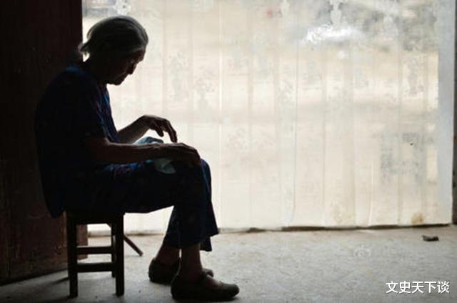 文史天下谈|老人77岁去世，生前节俭每天光吃咸菜，死后6人清点遗产3小时