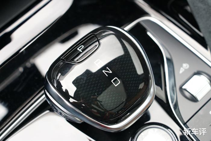 宋plus|比亚迪宋PLUS燃油版实拍:全新中型SUV,预定爆款席位