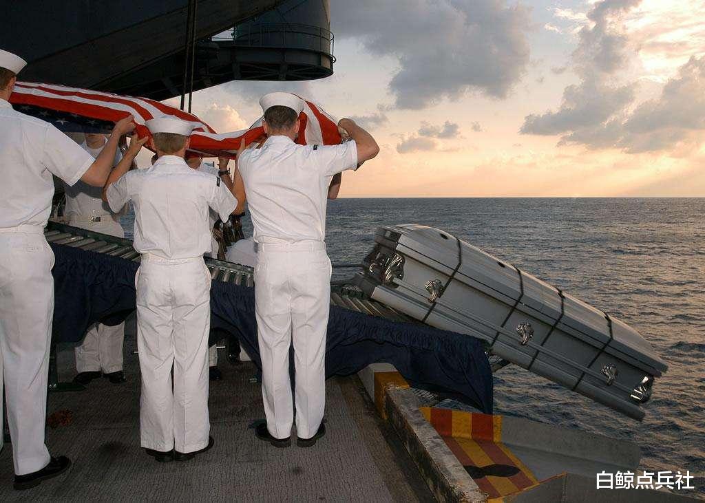 美航母：任何一艘美航母上，为何都必须带足大量女兵？她们在航母上干什么
